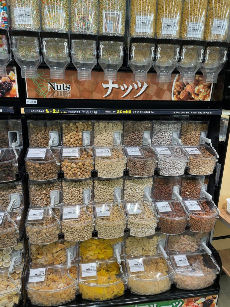 お菓子の量り売りのコンテナ棚（11）